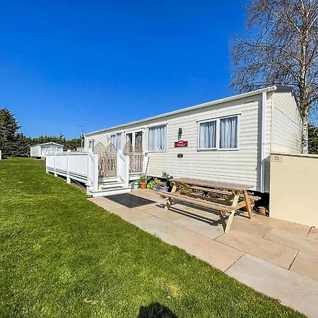 Beautiful 6 Berth Caravan At Breydon Water Nearby Great Yarmouth Ref 10056B Belton with Browston Exterior photo