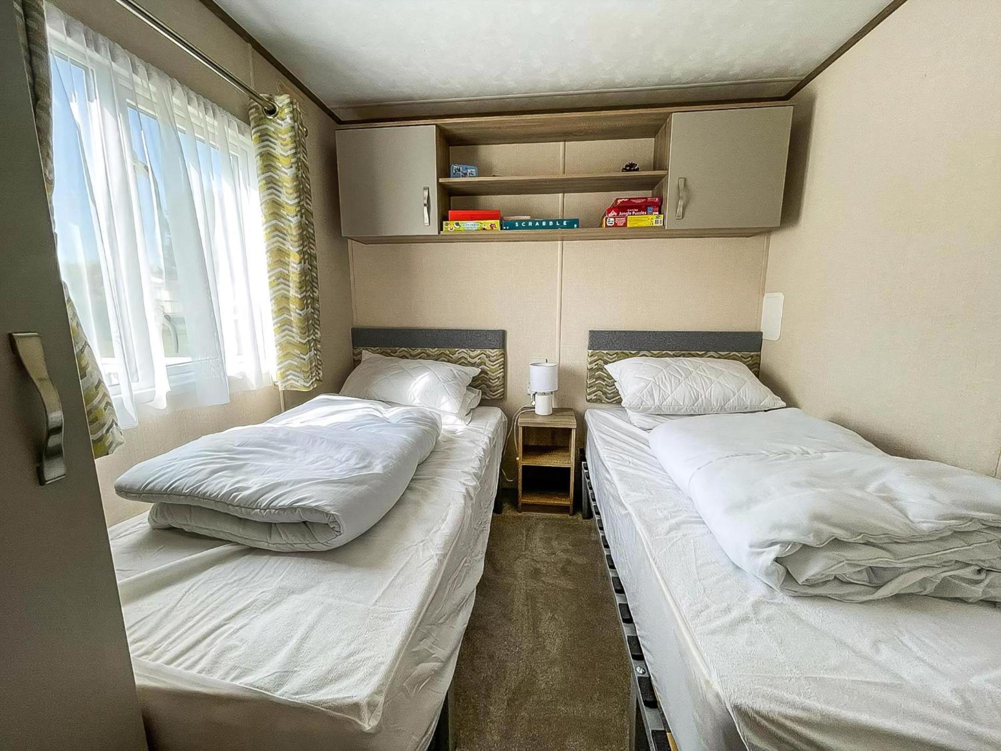 Beautiful 6 Berth Caravan At Breydon Water Nearby Great Yarmouth Ref 10056B Belton with Browston Exterior photo