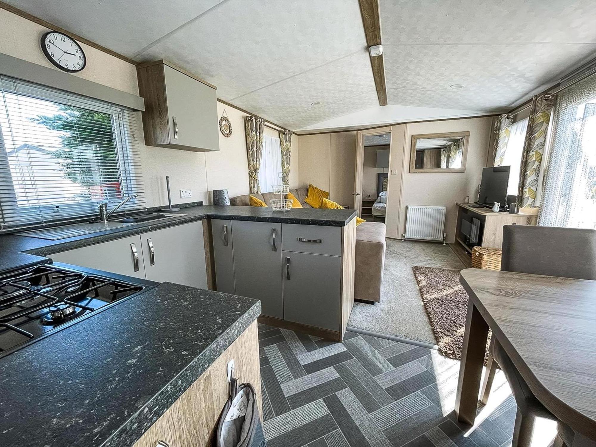 Beautiful 6 Berth Caravan At Breydon Water Nearby Great Yarmouth Ref 10056B Belton with Browston Exterior photo