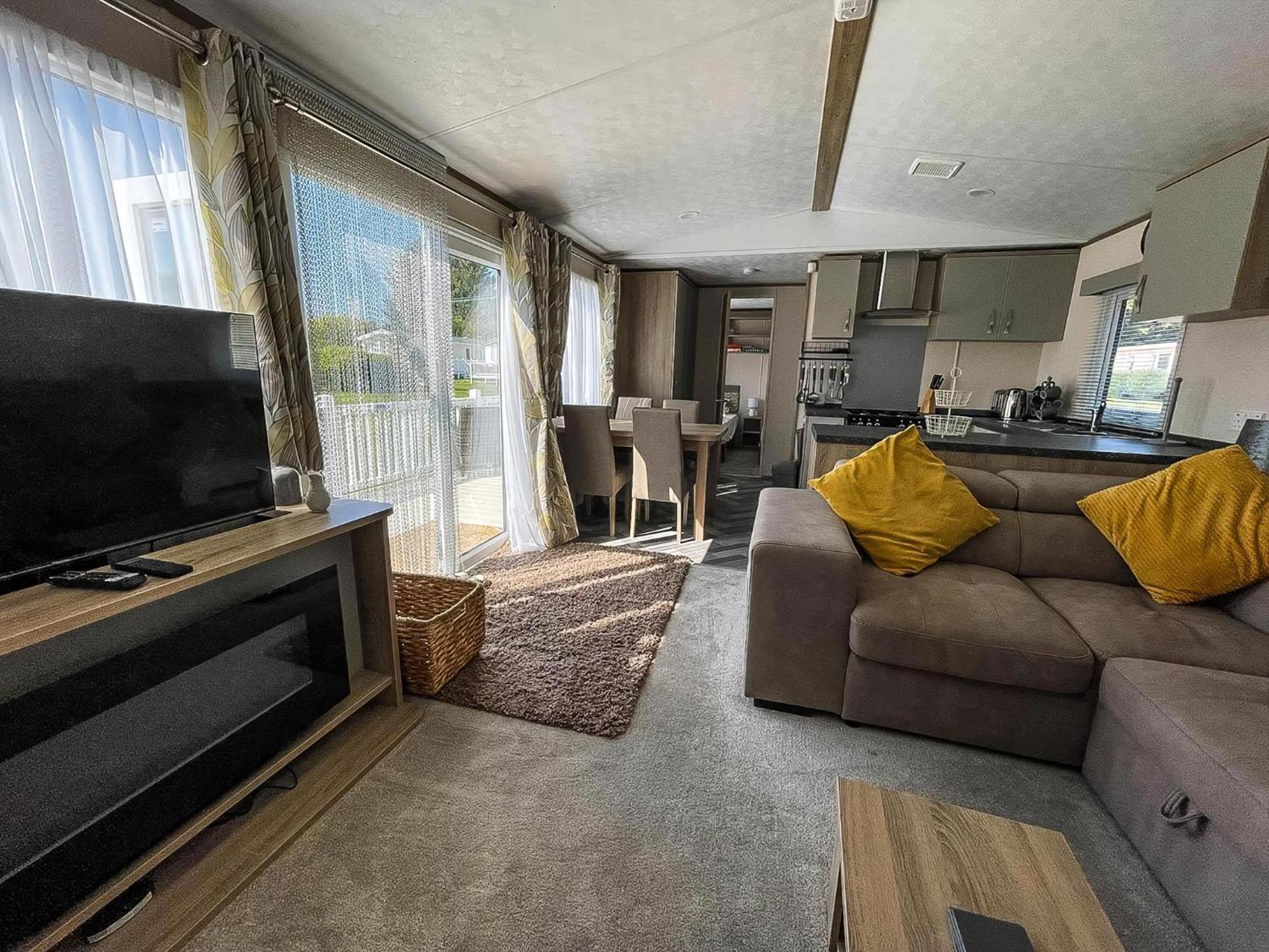 Beautiful 6 Berth Caravan At Breydon Water Nearby Great Yarmouth Ref 10056B Belton with Browston Exterior photo